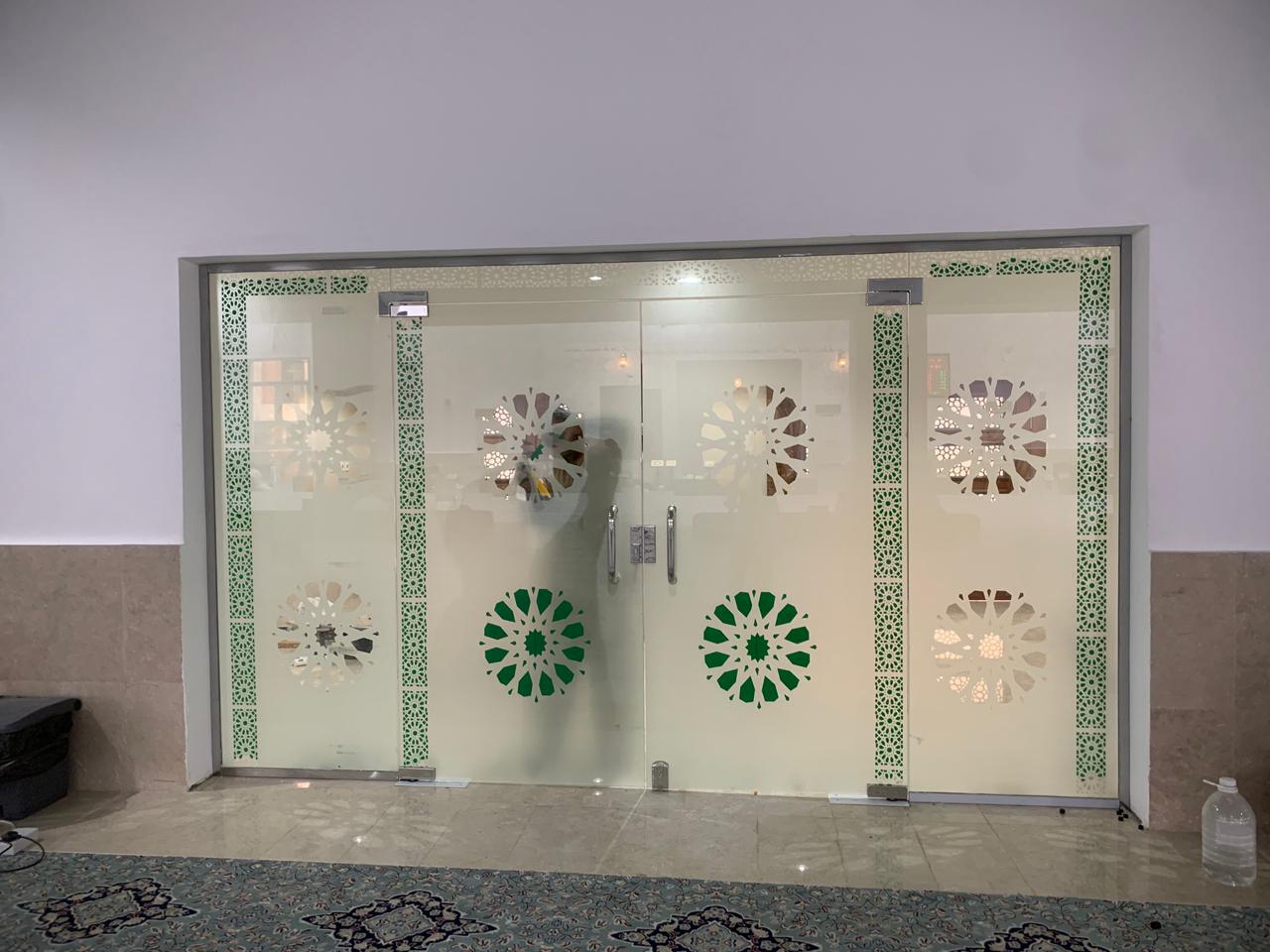 Commercial kitchen glass enclosure